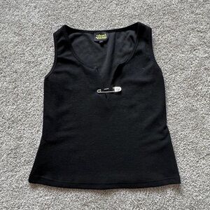 ISO TUNNEL VISION edith black knit tank top